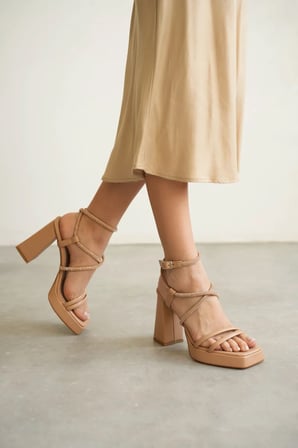 Nude Deri Modern Çapraz Bantlı Platform Topuklu Abiye Ayakkabı Topuk Boyu 10 Cm