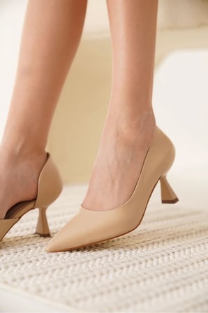 Nude Cilt Mat Klasik Şık Sivri Burun Topuklu Ayakkabı Topuk Boyu 6,5 Cm