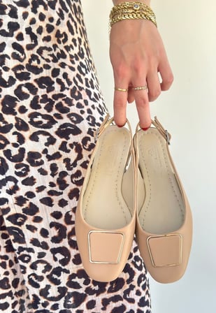 Nude Cilt Kare Gold Aksesuarlı Sade Slingback Babet Ayakkabı Topuk Boyu 1 Cm