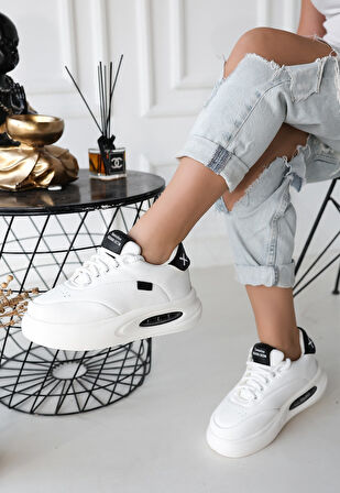 Siyah Detaylı Ortopedik Topuk Dikenine Karşı Özel Üretim Bağcıklı Spor Ayakkabı Cilt Beyaz Topuk Boyu 4 Cm