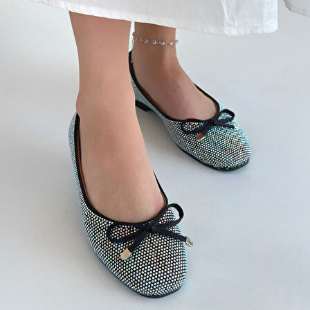 Fiyonklu Babet Ayakkabı Saten Siyah Topuk Boyu 1 Cm