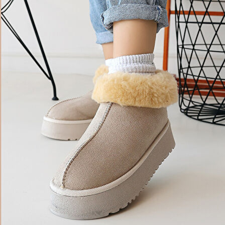 İçi Kürklü Bot Süet Bej Topuk Boyu 4 Cm