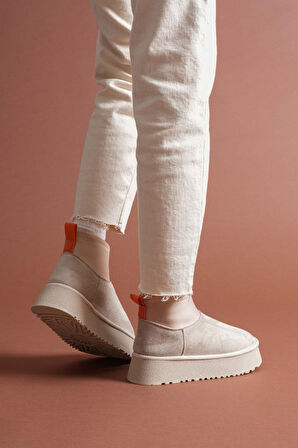 İçi Kürklü Boğazı Streçli Bot Süet Bej Topuk Boyu 4 Cm