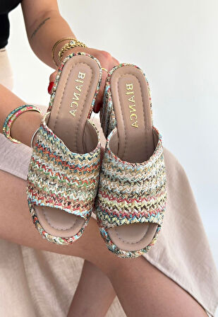 Kilim Desenli Dolgu Topuk Terlik Suni Deri Renkli Topuk Boyu 8 Cm