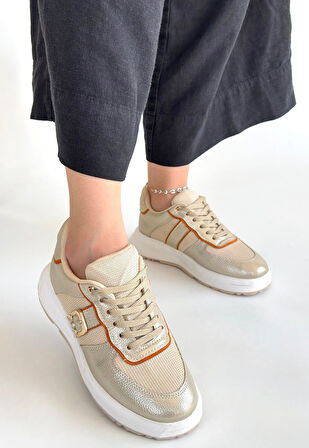Beyaz Tabanlı Ortopedik Topuk Dikenine Karşı Özel Üretim Bağcıklı Spor Ayakkabı Cilt Bej Topuk Boyu 3 Cm