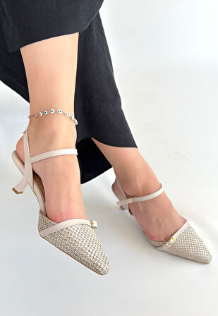 Desenli Sivri Burun Arkadan Kemerli Topuklu Ayakkabı Bej Topuk Boyu 7 Cm