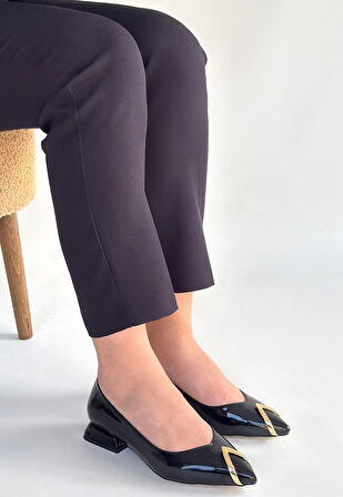 Sivri Burun Babet Ayakkabı Siyah Topuk Boyu 2 Cm