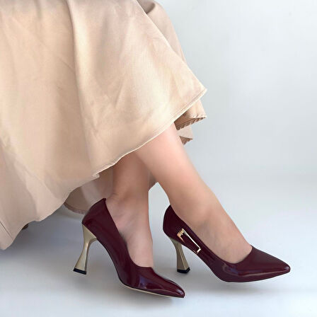 Sivri Burun Toka Detaylı Topuklu Ayakkabı Bordo Topuk Boyu 9 Cm