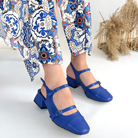 Küt Burun Arkası Açık Kemerli Topuklu Ayakkabı Cilt Mavi Topuk Boyu 3 Cm