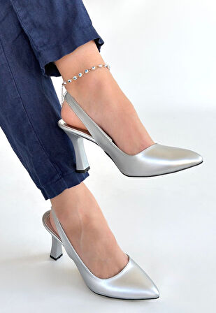 Sivri Burun Arkası Açık Topuklu Ayakkabı Gümüş Topuk Boyu 9 Cm