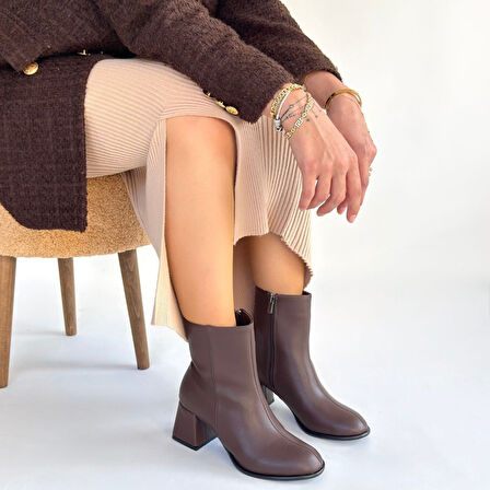 Yandan Fermuarlı Topuklu Bot Kahverengi Topuk Boyu 6 Cm