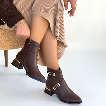 Tokalı Sivri Burun Yandan Fermuarlı Topuklu Bot Kahverengi Topuk Boyu 3 Cm