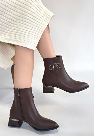 Sivri Burun Yandan Fermuarlı Topuklu Bot Kahverengi Topuk Boyu 3 Cm