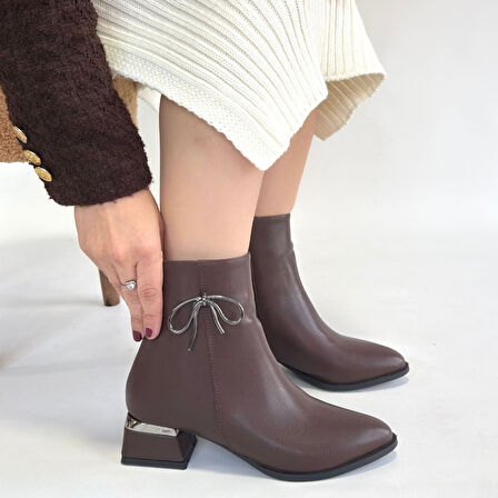 Sivri Burun Yandan Fermuarlı Topuklu Bot Kahverengi Topuk Boyu 3 Cm