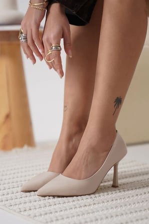 Bej Deri Mat Sivri Burun Zarif Stiletto Ayakkabı Topuk Boyu 9 Cm