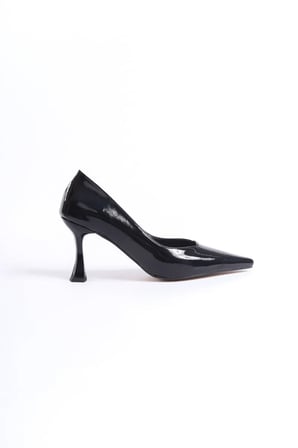 Siyah Rugan Klasik Şıklık Sivri Burun Stiletto Topuk Boyu 8 Cm
