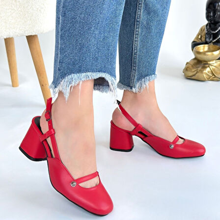 Küt Burun Arkası Açık Kemerli Topuklu Ayakkabı Cilt Kırmızı Topuk Boyu 7 Cm