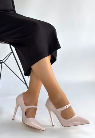 Sivri Burun Kemerli Stiletto Ayakkabı Bej Topuk Boyu 11 Cm