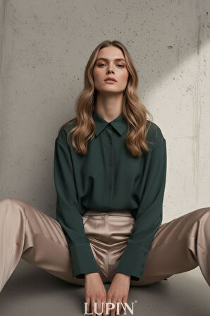 Regular Zümrüt Yeşili Jakarlı İpeksi Yumuşaklıkta Dokulu Kadın Gömlek Modal Kadın Gömlek,