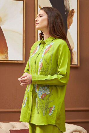 ÖNÜ ÇİÇEK NAKIŞLI OVERSIZE KESİM GÖMLEK