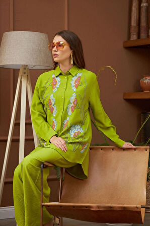 ÖNÜ ÇİÇEK NAKIŞLI OVERSIZE KESİM GÖMLEK