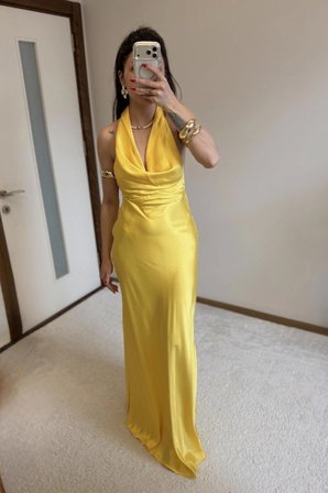 Sarı Saten Sırt Dekolte Şık Gece Elbisesi