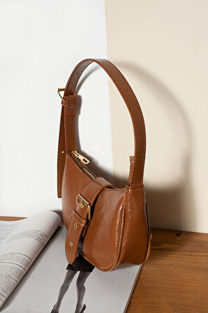 Yeni Sezon Parlak Suni Deri Viral Model Ince Tasarım Ayarlanabilir Askılı Kadın Omuz Çantası