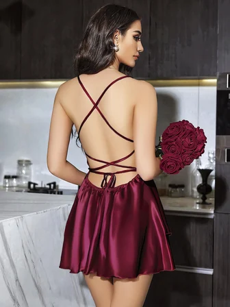 HERŞEYTREND Litae Özel Tasarım Sırt Dekolteli Sabahlıklı Saten Bordo 2li Gecelik Takımı