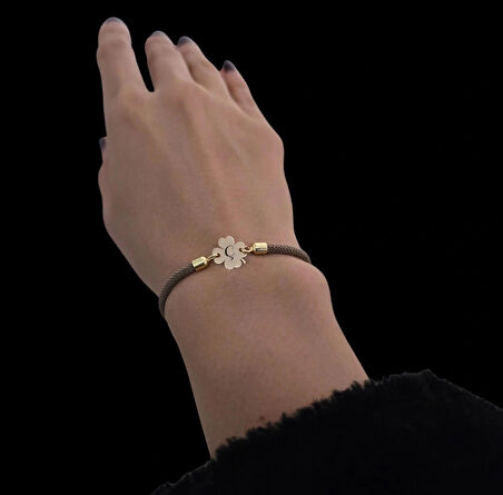 Ç Harfine Özel Örgü İpli Çiçek Motifli 14 Ayar Altın Plakalı Hediye Bileklik-339harf-kahverengi