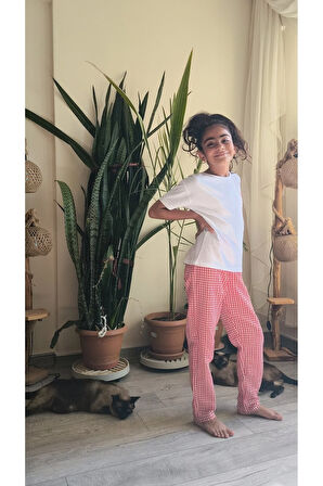 Kız Çocuk Pantolonlu Tişörtlü Takım Beyaz Tişört Pötikareli Pantolon Kırmızı, Siyah, Sarı