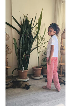 Kız Çocuk Pantolonlu Tişörtlü Takım Beyaz Tişört Pötikareli Pantolon Kırmızı, Siyah, Sarı