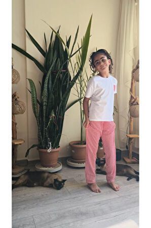 Kız Çocuk Pantolonlu Tişörtlü Takım Beyaz Tişört Pötikareli Pantolon Kırmızı, Siyah, Sarı