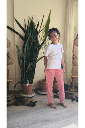 Kız Çocuk Pantolonlu Tişörtlü Takım Beyaz Tişört Pötikareli Pantolon Kırmızı, Siyah, Sarı