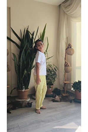 Kız Çocuk Pantolonlu Tişörtlü Takım Beyaz Tişört Pötikareli Pantolon Kırmızı, Siyah, Sarı