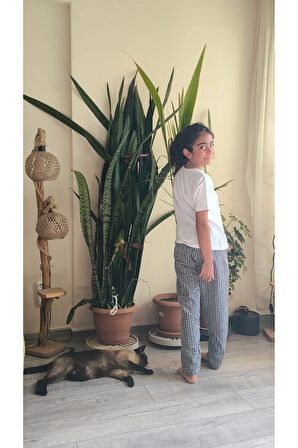 Kız Çocuk Pantolonlu Tişörtlü Takım Beyaz Tişört Pötikareli Pantolon Kırmızı, Siyah, Sarı