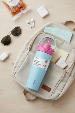 Miniso Lisanslı Pipetli Paslanmaz Çelik Bardak 890 Ml – Tutamaklı
