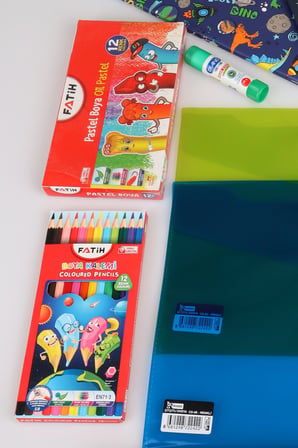 x Dekomus Rainbow Sort Collection 71 Parça Full Boyama Seti İle 3 Adet A4 Defter, Çıtçıt Dosya