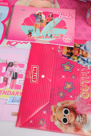 x Dekomus Lisanslı Barbie "Extra Glam Collection" 35 Cm Anaokul Ve Tüylü Kalem Çantası İle 500 Ml Matara, Beslenme Kabı Full Kırtasiye Seti