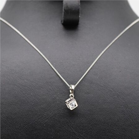 Küp İçi Tek Taş Kolye Silver