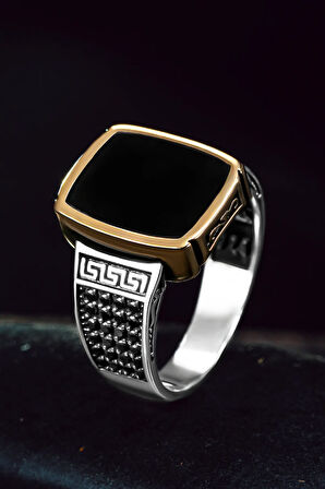 Erkek Gümüş Yüzük - Düz Oniks Taşlı Yanı Grek Desenli Erkek Yüzük