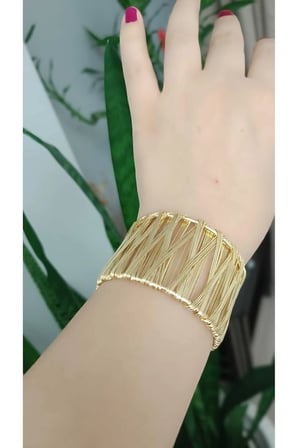 Gold Renk Geniş Kelepçe Bileklik – Modern Çoklu Tel Tasarım Şık Kadın Çelik Bileklik