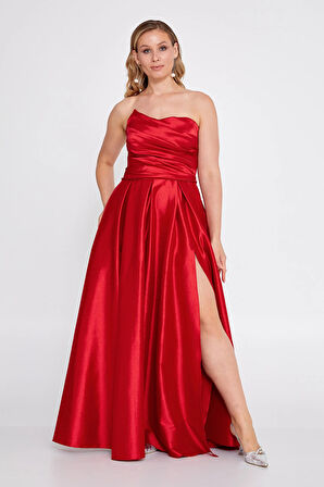 Şeref Vural Kadın Asimetrik Yaka Derin Yırtmaçlı Drapeli Saten Abiye Elbise 8113 Kırmızı