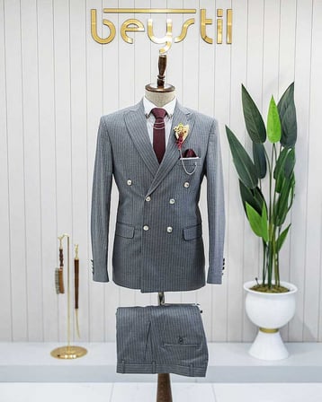Beystil Sivri Yaka Gri Çizgili Kruvaze Takım Elbise Togo - Slim Fit