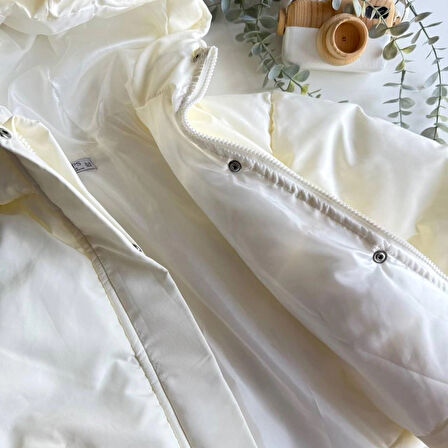 UNİSEX MODEL KAPÜŞON DETAYLI SU GEÇİRMEZ ÇOCUK MONTU 