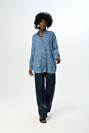 KADIN İNDİGO MAVİSİ KARIŞIK DESENLİ OVERSİZE KESİM GÖMLEK