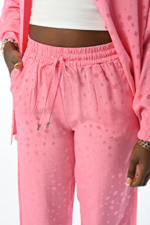 KADIN BELİ LASTİKLİ RAHAT KALIP DESENLİ PEMBE RENK JAKARLI PANTOLON