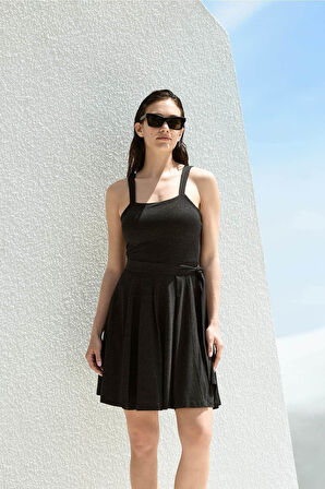 Haşema Askılı Tulum ve Etekli Siyah 2 Parça Yarı Kapalı Mayo Takımı 5070