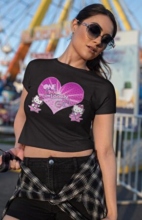 One Less Lonely Girl Yazılı Crop Top, Hello Kitty Baskılı Crop Bluz