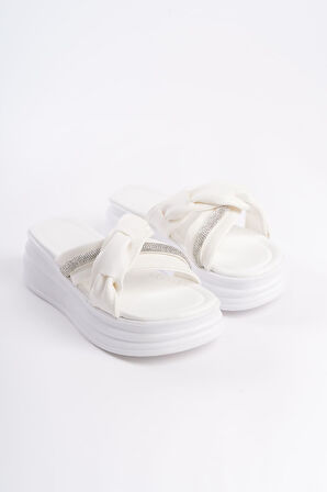 CLARA Düz Topuklu Kurdele Desenli Taşlı Kalın ve Ortopedik Taban Kadın Terlik  CBT - Beyaz