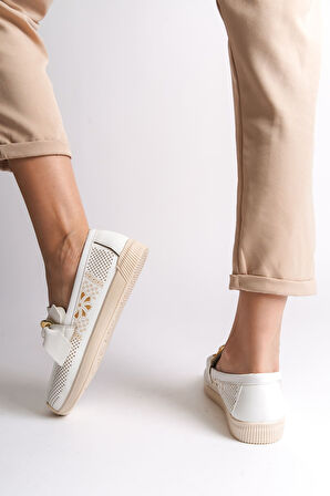 LYDIA Bağcıksız Ortopedik Rahat Taban Çiçek Desenli Kadın Babet Ayakkabı  CKT - Beyaz